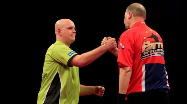 barney en mike geven hand